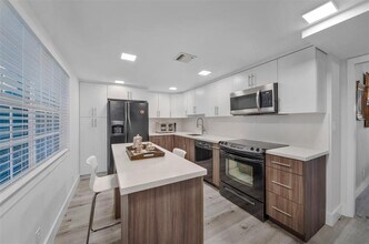 903 Cypress Grove Dr in Pompano Beach, FL - Building Photo - Building Photo