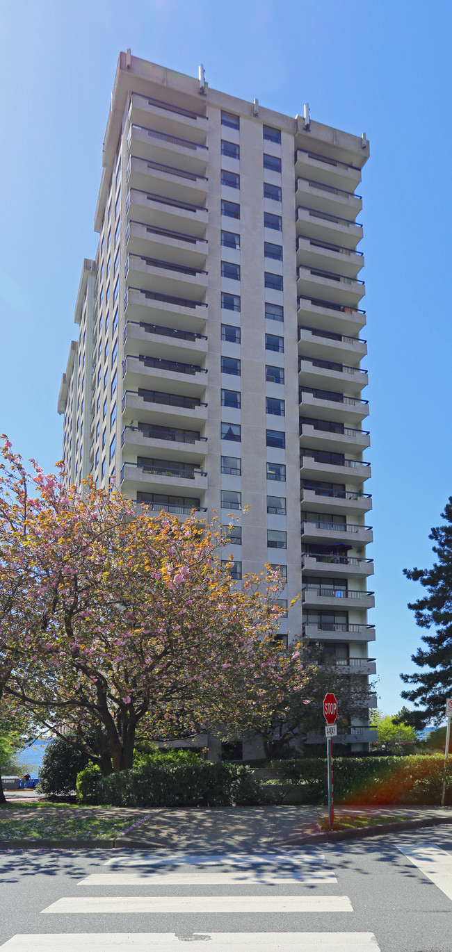 Shorewood Manor in West Vancouver, BC - Building Photo - Primary Photo