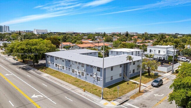 3255 W Flagler St-Unit -1-20 in Miami, FL - Building Photo - Building Photo