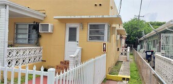 2114 Biarritz Dr in Miami Beach, FL - Building Photo