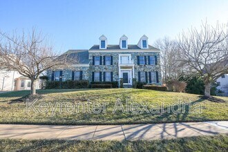 13568 Heritage Farms Dr in Gainesville, VA - Building Photo - Building Photo