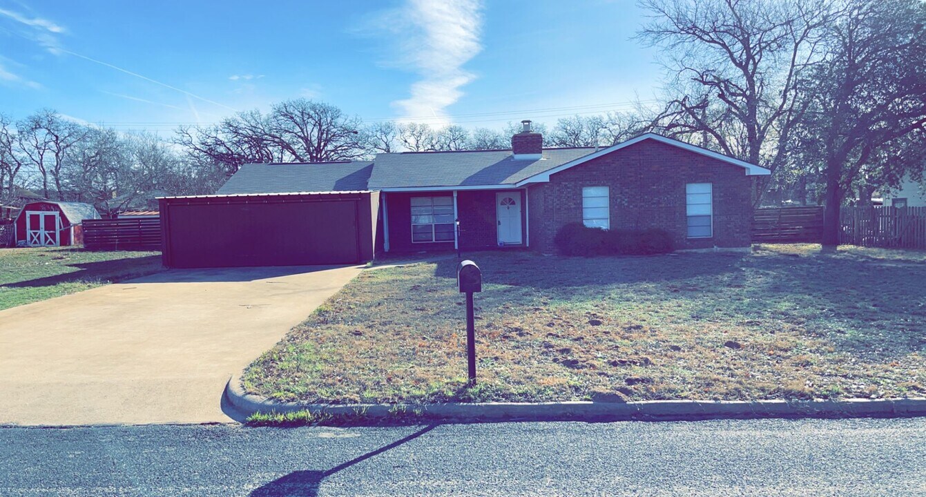 210 Frederick Rd in Fredericksburg, TX - Building Photo