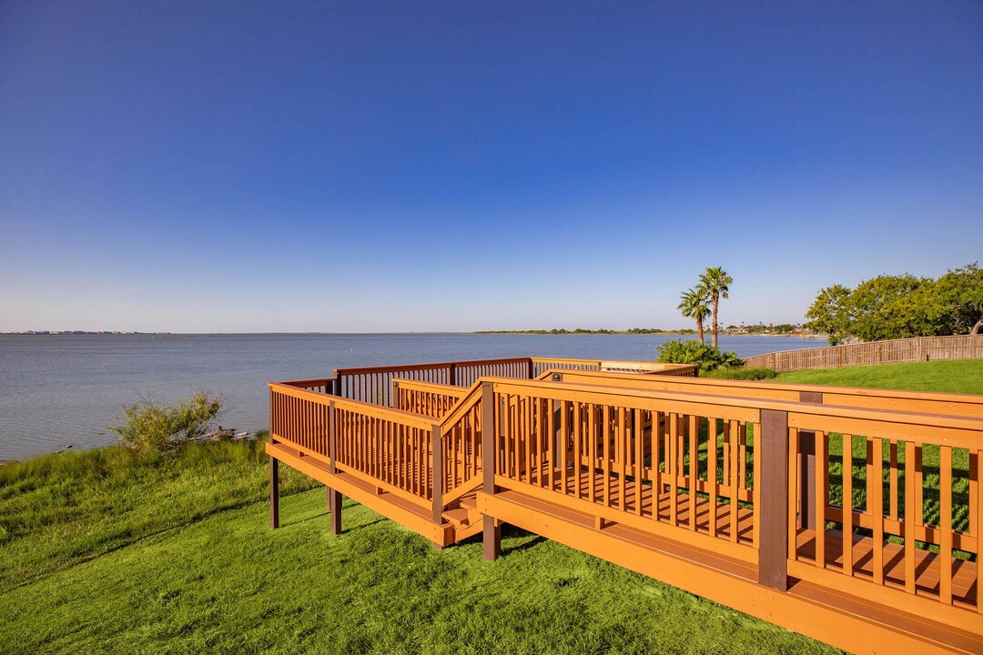 Water's Edge Apartments in Corpus Christi, TX - Foto de edificio