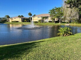 1533 SE Royal Green Cir in Port St. Lucie, FL - Building Photo