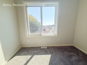 9303-9123 123 Ave NW in Edmonton, AB - Building Photo - Building Photo