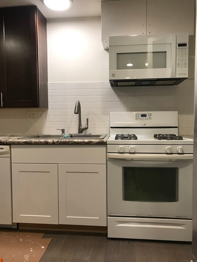 3412 177th Pl SW, Unit GROUND FLOOR DUPLEX in Lynnwood, WA - Foto de edificio - Building Photo