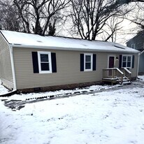 6217 Meadwood Cir in Richmond, VA - Building Photo