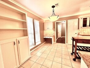 15555 Mosscove Cir in Dallas, TX - Foto de edificio - Building Photo