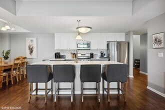 6400 N Northwest Hwy in Chicago, IL - Building Photo - Building Photo