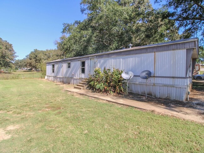 72 Cameron Cir in Muscle Shoals, AL - Building Photo - Building Photo