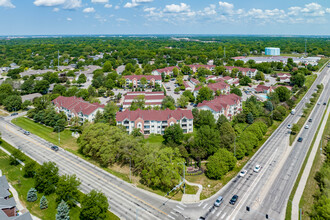 Somerset in Lincoln, NE - Foto de edificio - Building Photo