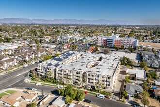 Sherman Court in Reseda, CA - Building Photo - Building Photo