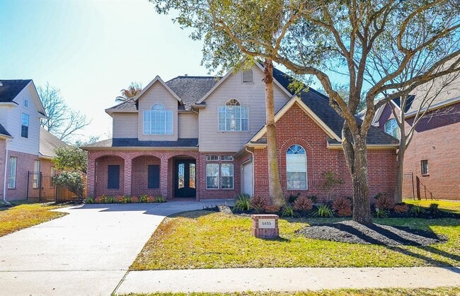 property at 5835 Stratford Gardens Dr