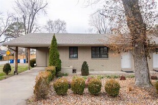 301 NW F St in Bentonville, AR - Building Photo