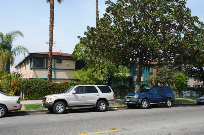 New Hampshire Avenue Apartments in Los Angeles, CA - Foto de edificio - Building Photo