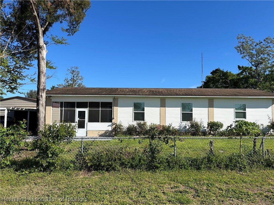 206 Palmetto Dr in Sebring, FL - Building Photo