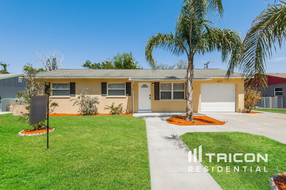 607 65th Ave W in Bradenton, FL - Building Photo