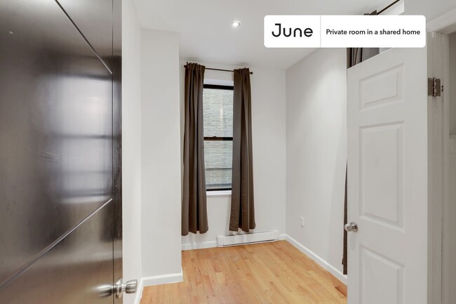 Private bedroom in 4 bed/2 bath Home in New York, NY - Building Photo - Building Photo