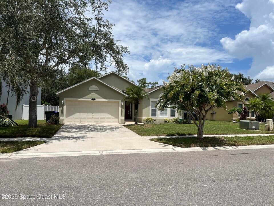 707 Mason Dr in Titusville, FL - Building Photo