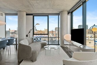 155 N Elizabeth St in Chicago, IL - Foto de edificio - Building Photo