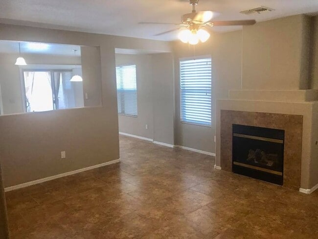 2425 E Hazeltine Way in Chandler, AZ - Building Photo - Building Photo