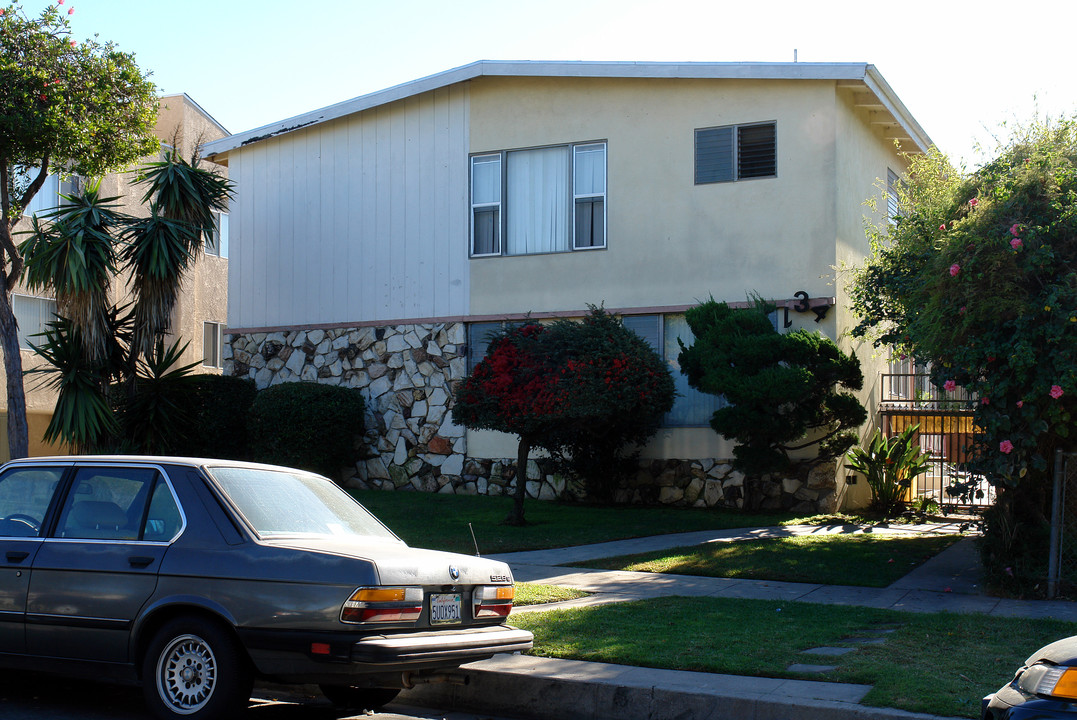 134 E Spruce Ave in Inglewood, CA - Building Photo