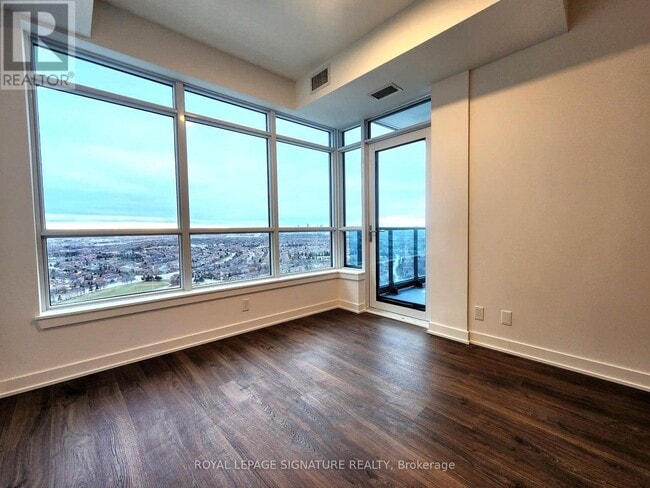 50 Upper Mall Wy in Vaughan, ON - Building Photo - Building Photo