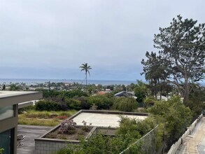 313 Sunset Dr in Encinitas, CA - Building Photo - Building Photo