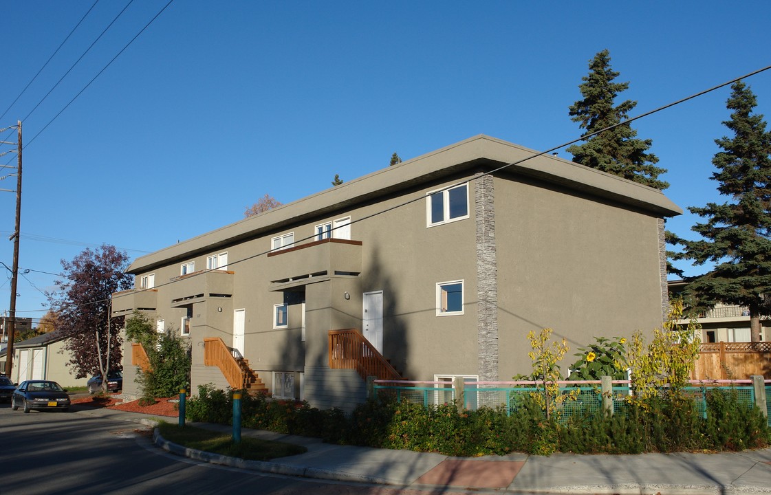 927 Juneau St in Anchorage, AK - Building Photo