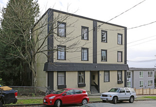 Marine View Manor in New Westminster, BC - Building Photo - Building Photo