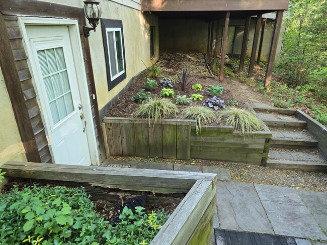 2000 Huntwood Dr, Unit Quiet Garden Apartment