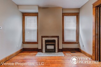 2166 Summit St in Columbus, OH - Building Photo - Building Photo