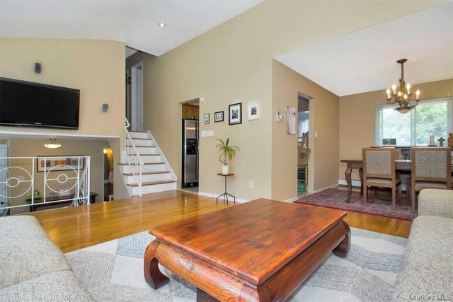 29 Village Dr in Jericho, NY - Building Photo - Building Photo