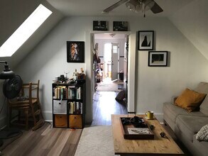 1300 W Addison St, Unit Apt 2 in Chicago, IL - Building Photo - Building Photo