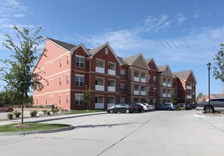 Kelly Park Apartments in Overland Park, KS - Foto de edificio - Building Photo