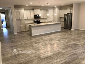 18240 W Carlota Ln in Surprise, AZ - Foto de edificio - Building Photo