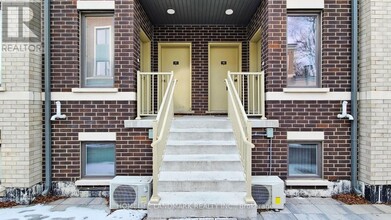 20-20 William Jackson Wy in Toronto, ON - Building Photo - Building Photo