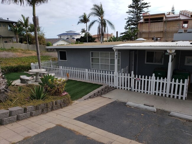5195-5197 Carlsbad Blvd in Carlsbad, CA - Building Photo - Building Photo
