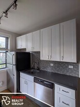 2329 N Rockwell St, Unit 2319-A1 in Chicago, IL - Building Photo - Building Photo