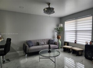 10046 Winding Lake Rd in Sunrise, FL - Building Photo - Building Photo