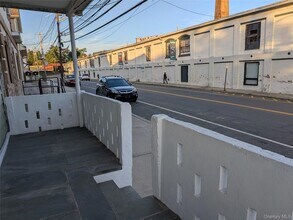 90-92 W Railroad Avenue Unit in West Haverstraw, NY - Foto de edificio - Building Photo