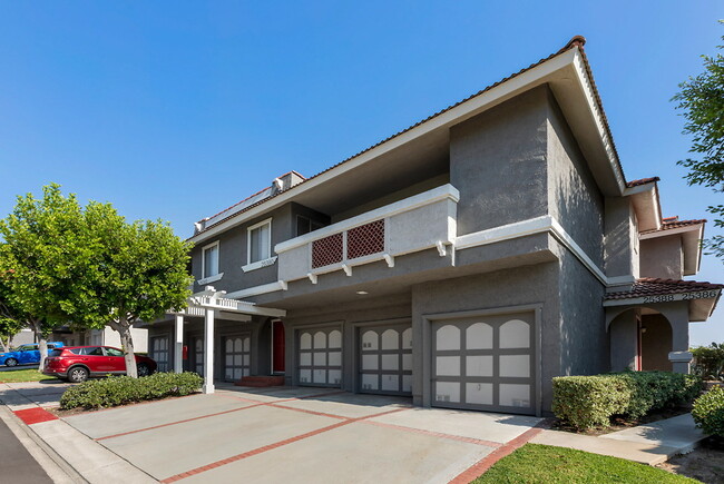 Trabuco Villas in Lake Forest, CA - Foto de edificio - Building Photo