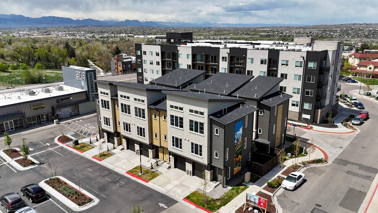 5231 Eliot St in Denver, CO - Foto de edificio