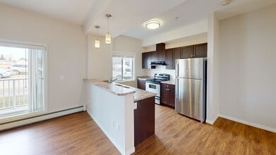 10004-1097A 97A St in Grande Prairie, AB - Building Photo - Building Photo