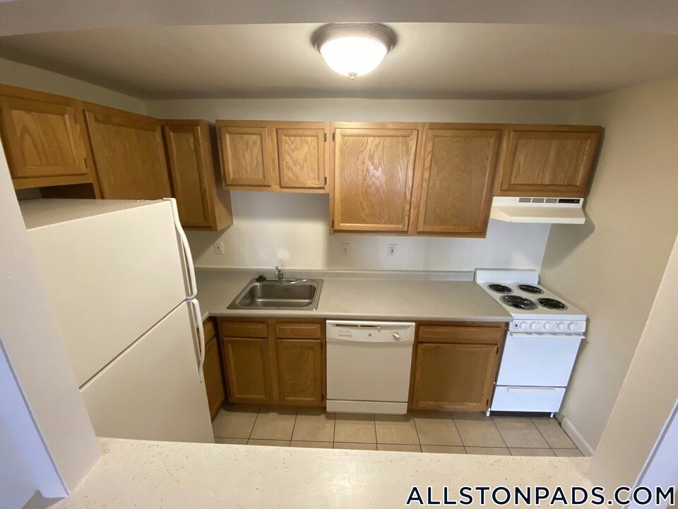 34 Gardner St in Boston, MA - Building Photo