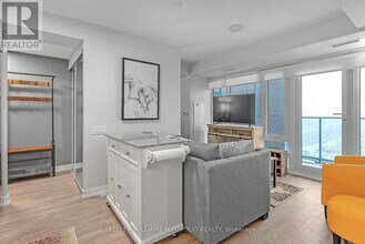 38 Monte Kwinter Ct in Toronto, ON - Building Photo - Building Photo