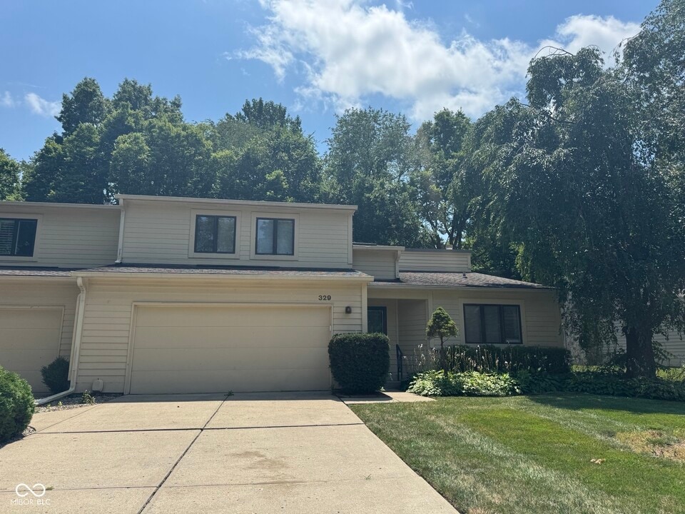 329 Sandbrook Dr in Noblesville, IN - Building Photo