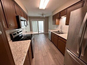 424 Longmeadow Dr in Beaumont, TX - Building Photo - Building Photo