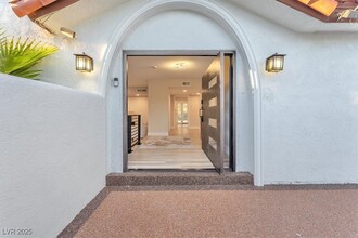 2868 Vista Del Sol Ave in Las Vegas, NV - Building Photo - Building Photo