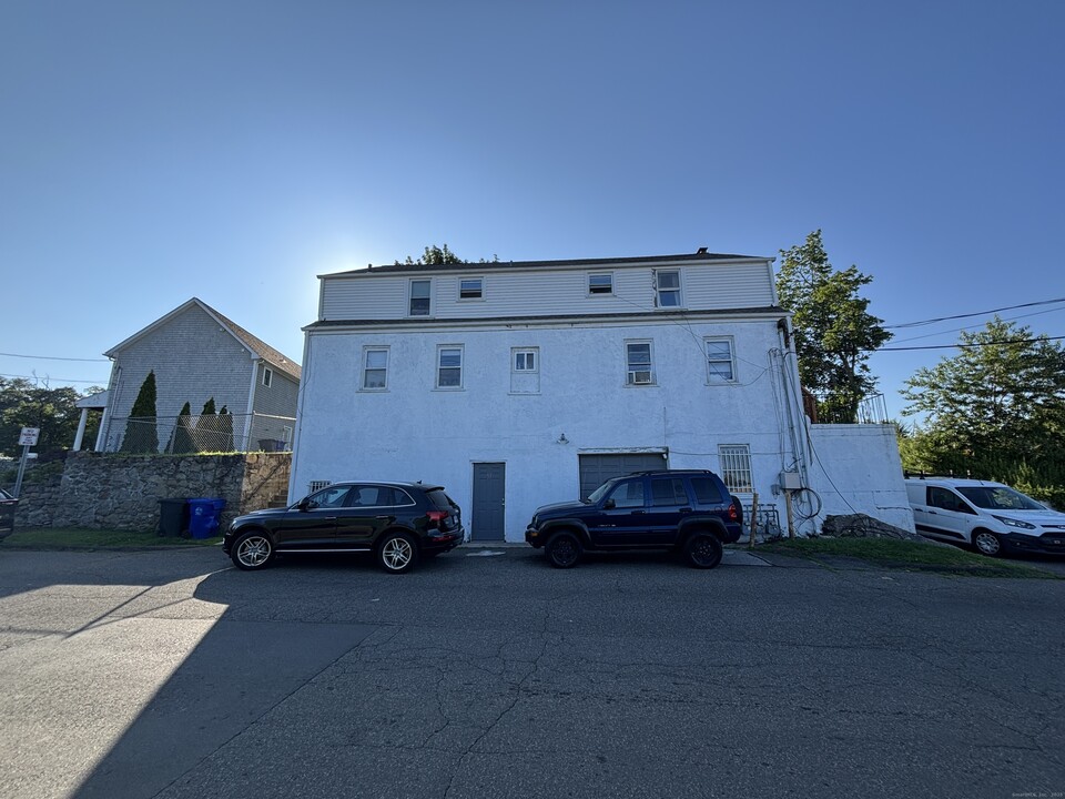 55 Bouton St in Norwalk, CT - Building Photo